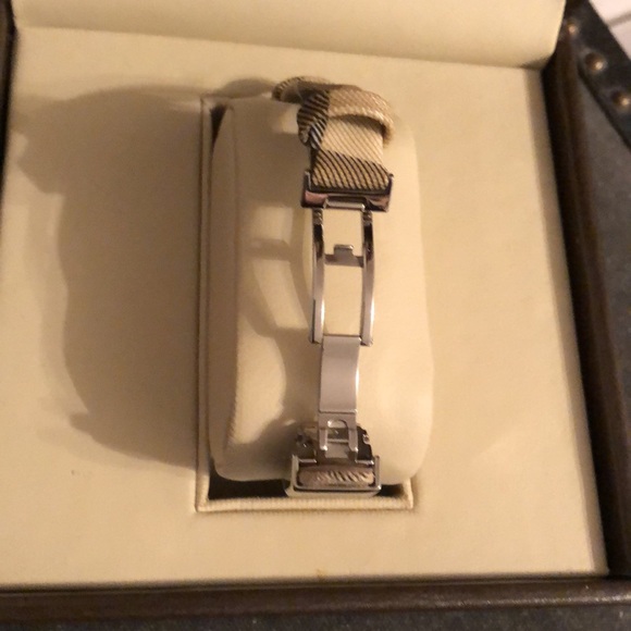 Authentic Burberry Check Band Women’s Watch - Picture 4 of 14